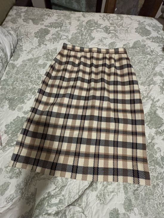 JH Collectibles Dresses & Skirts - JH Collectibles sz 14 Vintage 80’s Ivory Camel Black plaid wool skirt academia